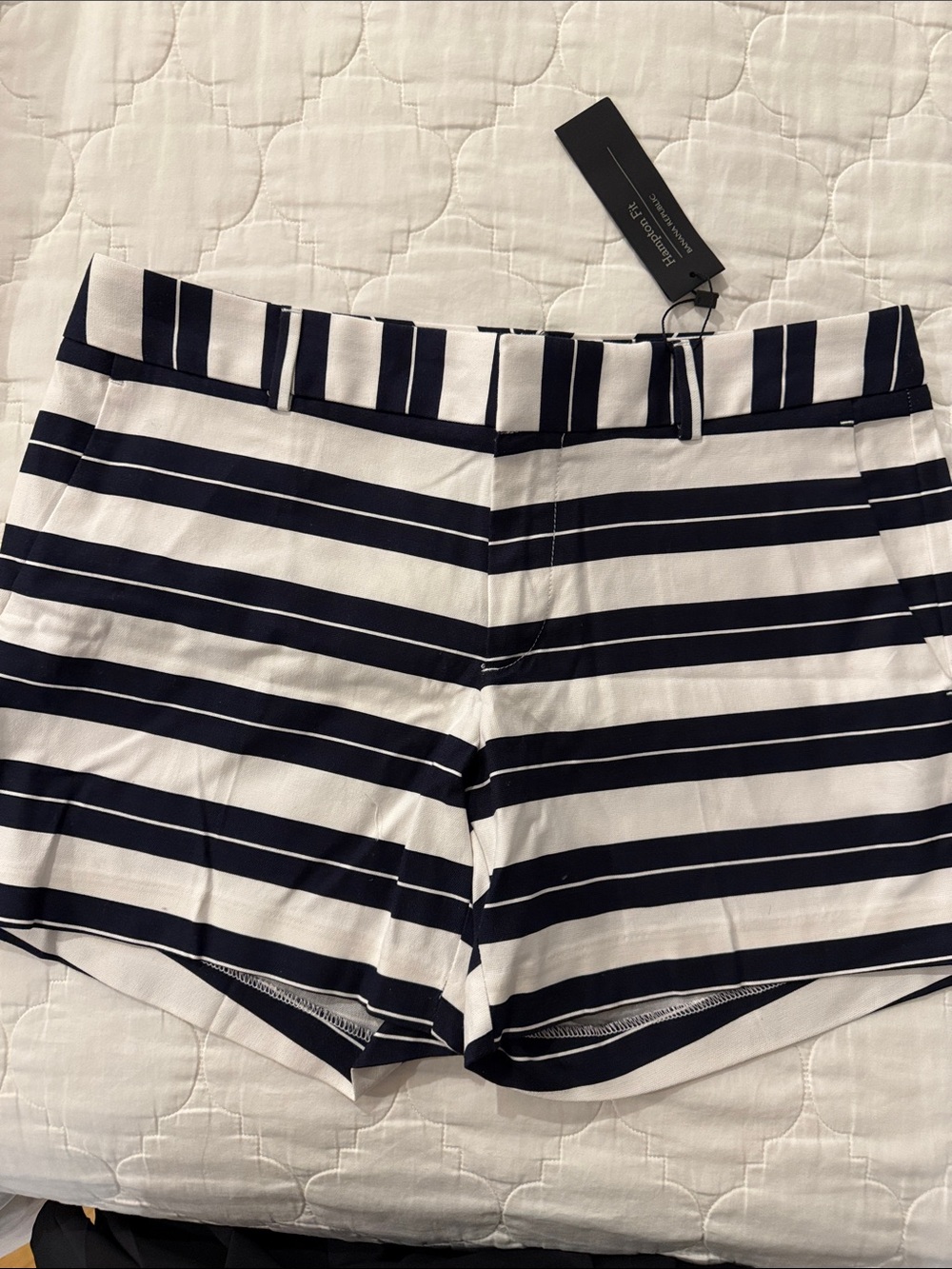 Banana Republic Striped Navy and White Women’s Shorts NWT Size 6